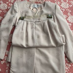 Renlyn New York suit jacket with skirt combo size 4